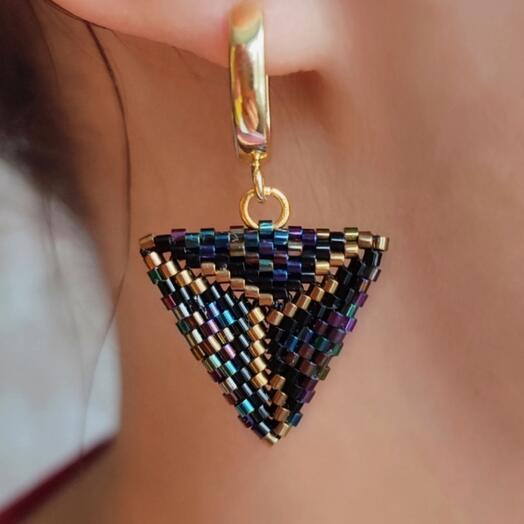Серьги "Змеиная магия" из переливающегося бисера
