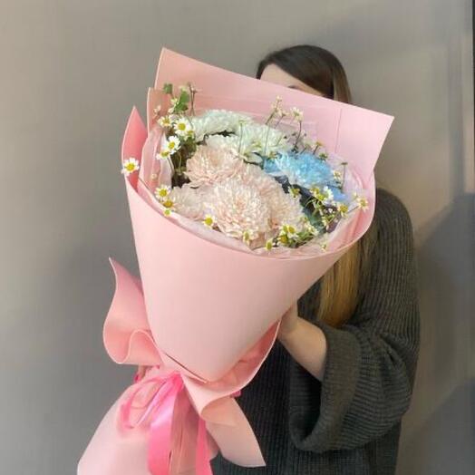 Bouquet with chamomile and chrysanthemum