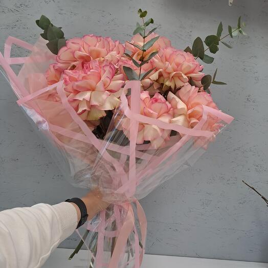 Bouquet of 11 soft pink French roses