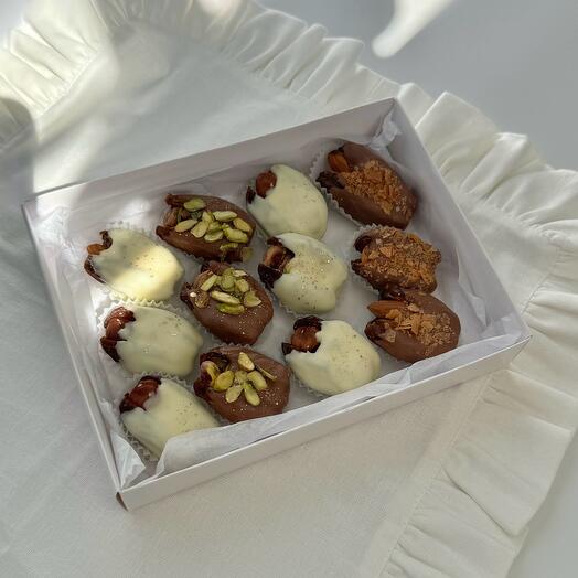 Финики в бельгийском шоколаде 12 штук