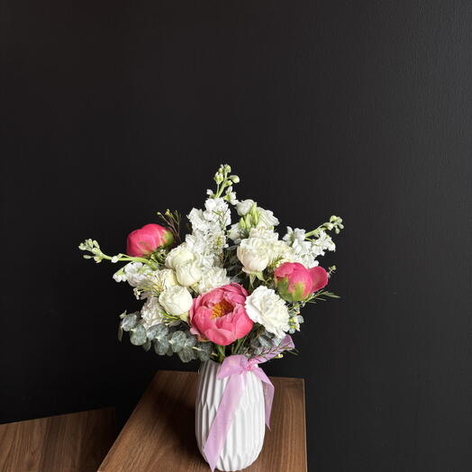 Composition in a vase