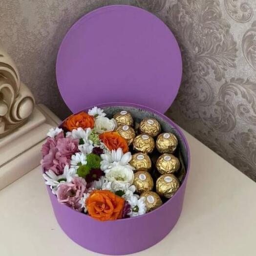 Подарок с цветами и конфетами Ферреро Роше