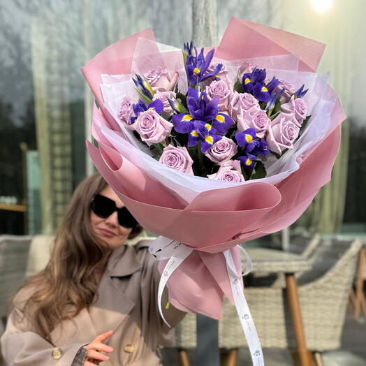 Дуо букет с Ирисами и Розами