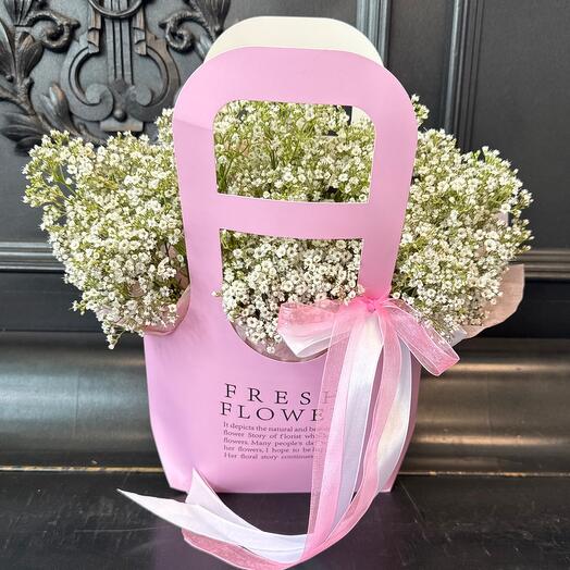 Цветы в коробке белая гипсофила