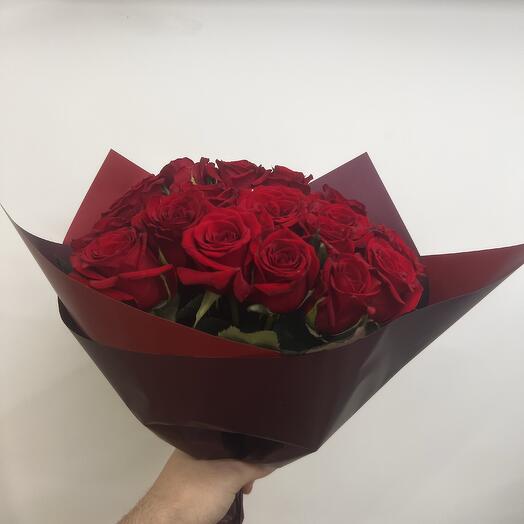 Красные розы 17 штук 40см