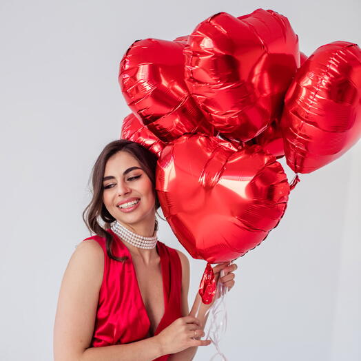 5 красных фольгированных шаров в форме сердца