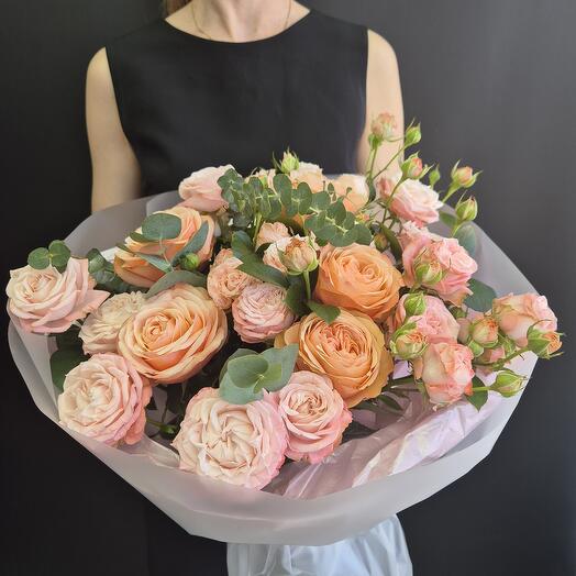 Bouquet of peony-shaped roses