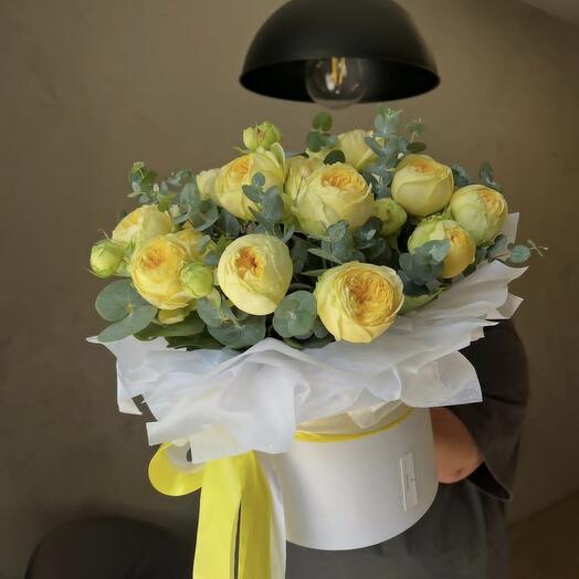 Пионовидные розы в коробке 💛😍