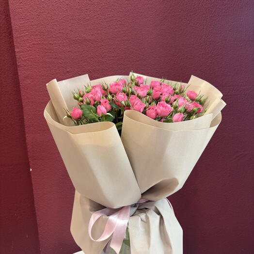 Букет розовых кустовых роз