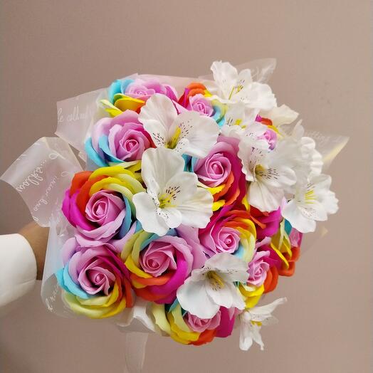 Букет из мыльных Роз с Альстромерией