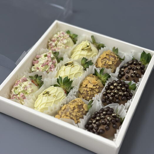 Клубника в шоколаде 12 шт с декором маме