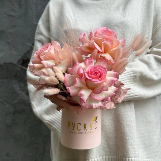 Коробочка-комплимент с французской розой и сухоцветами