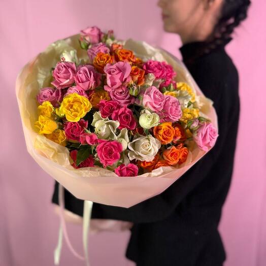 Букет ярких роз