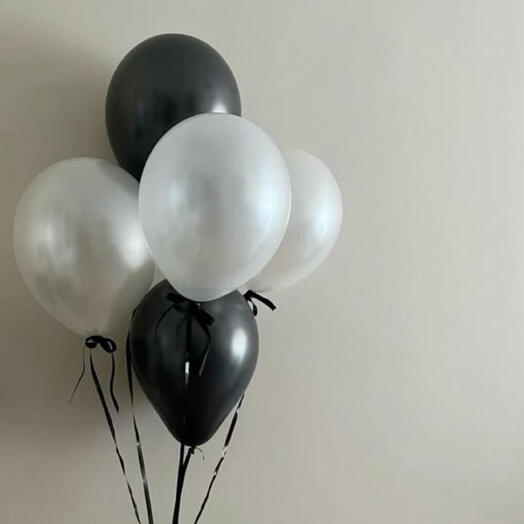 5 balloons ( 3 white and 2 black )
