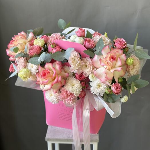Цветы в коробке «для Тебя 🌸»