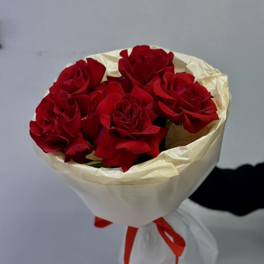 Букет из красных ажурных роз (5 шт)
