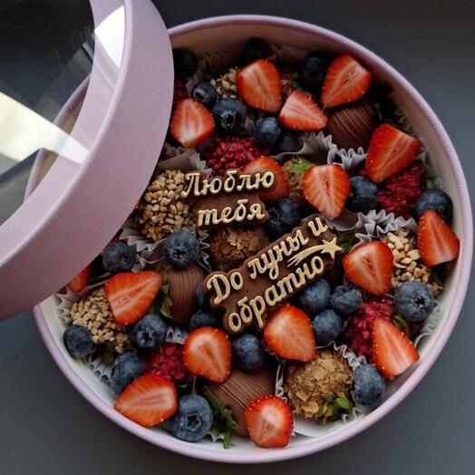 Chocolate-covered strawberries for a loved one in a round box