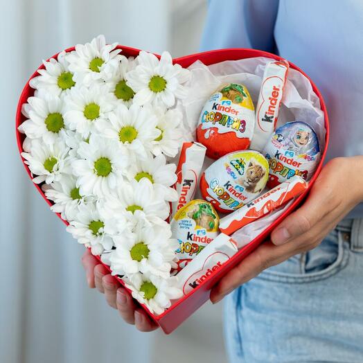 Ромашки и киндеры в коробке