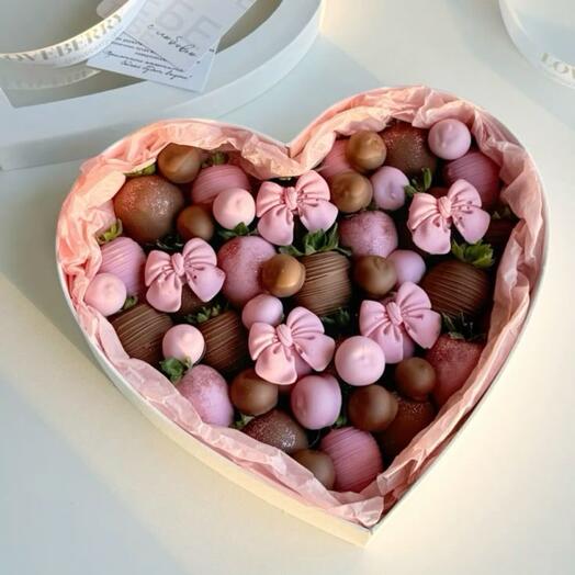Клубника и голубика в шоколаде «Pure chocolate»