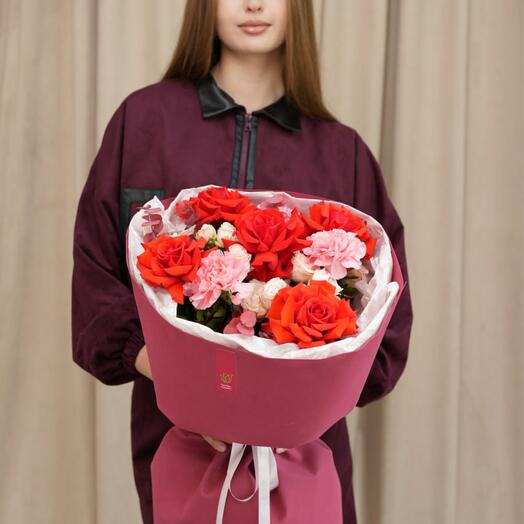 Букет из роз и гвоздик Red Lips S