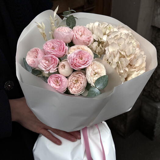 Авторский букет с гортензией