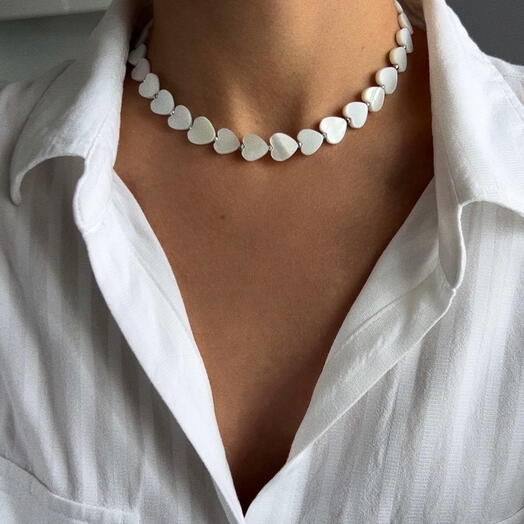 Necklace with mother-of-pearl hearts