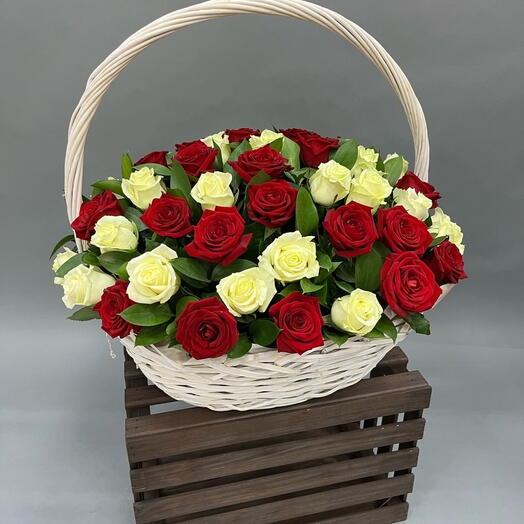 Корзина с розами