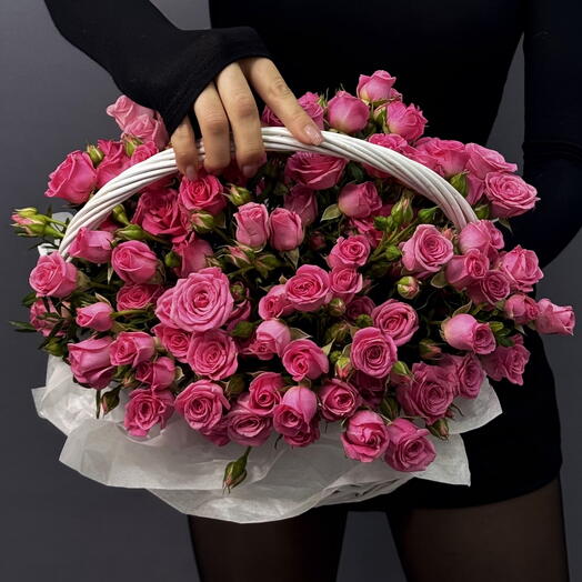 Букет из 21 Кустовой Розы в корзине