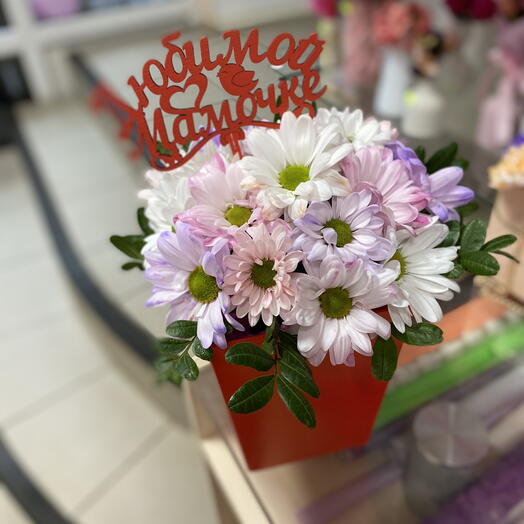 Цветы в коробке любимой маме