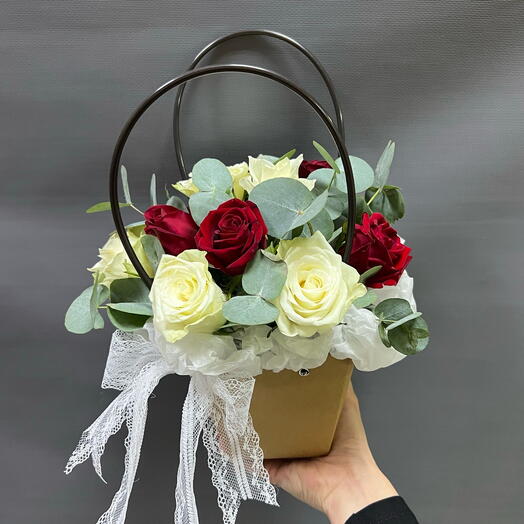 Корзинка с розами