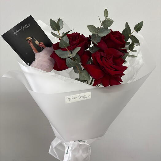 Букет комплимент из алых танцующих роз💌