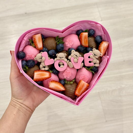 Клубника в шоколаде с мишками  LOVE