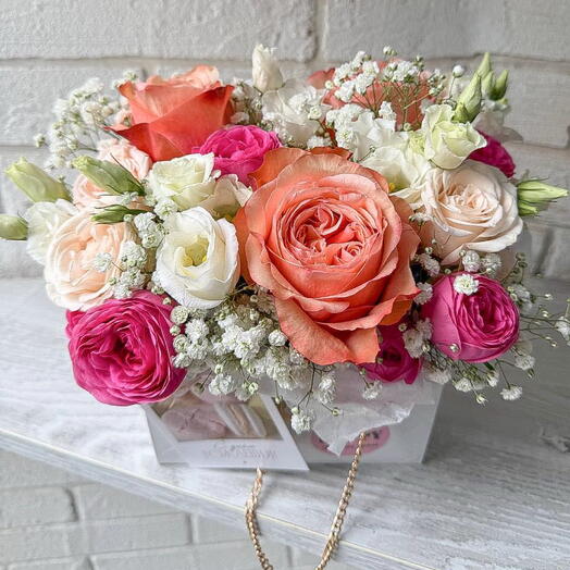 Композиция в сумочке  с цепочкой