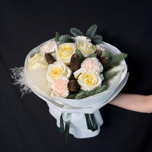 Букет с шишками и розами