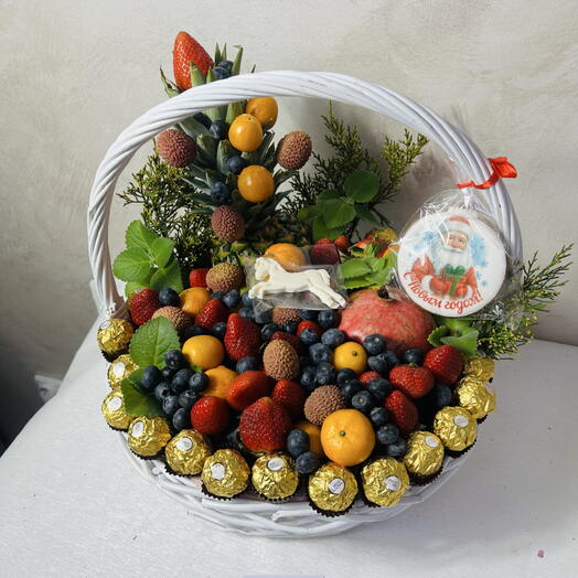 Фруктовая корзина и Ферреро