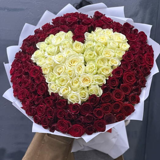 151 роза в виде Сердце