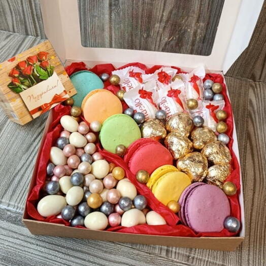 Комплимент макаронс и рафаэлло