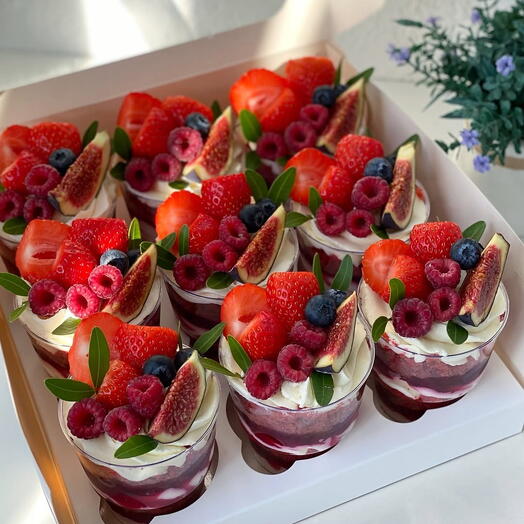 Набор из 9 трайфлов с ягодным декором