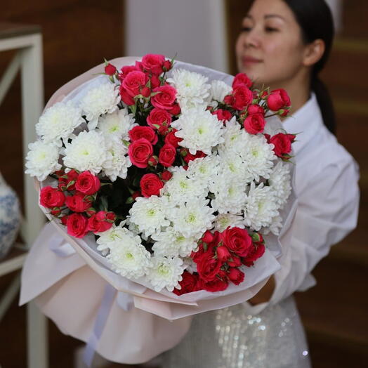 Пышный букет из кустовых цветов L