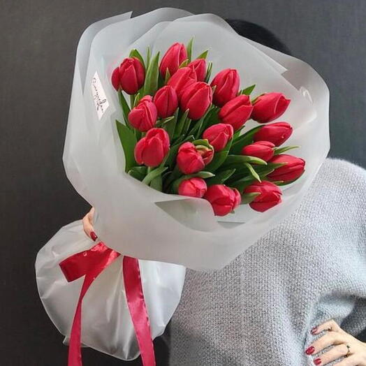 Букет из красных тюльпанов 19шт