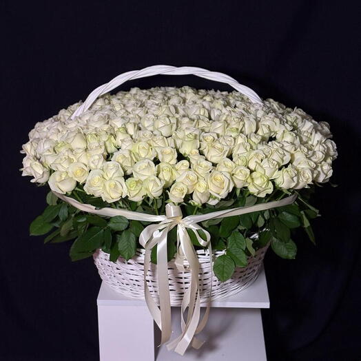 301 белая Роза в корзине