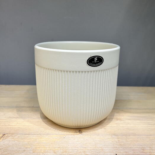 Керамический горшок диаметром 14 см