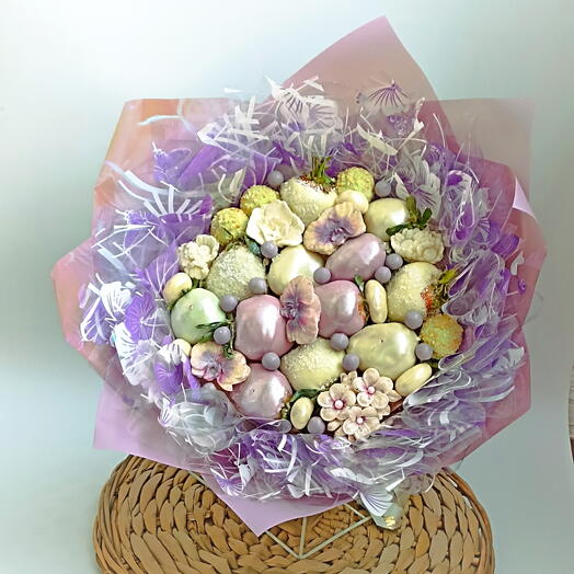 Букет из клубники Сиреневый