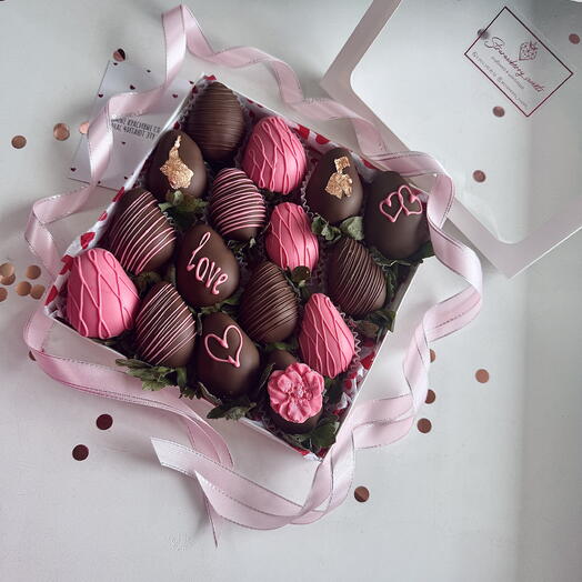 Клубника в шоколаде «love»