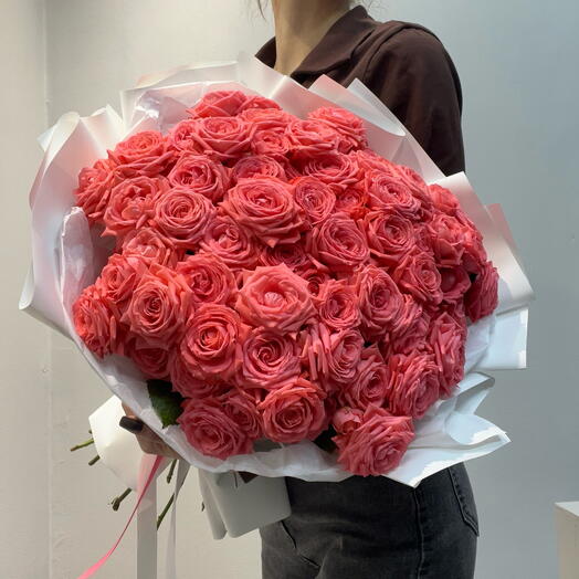 Кустовые розы коралловые