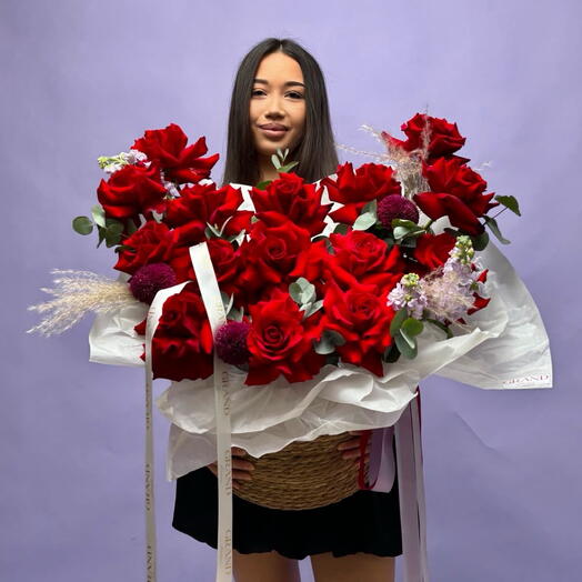 Композиция в кашпо из французских роз