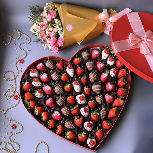 Огромное сердце XL и букет кустовой розы Любовь