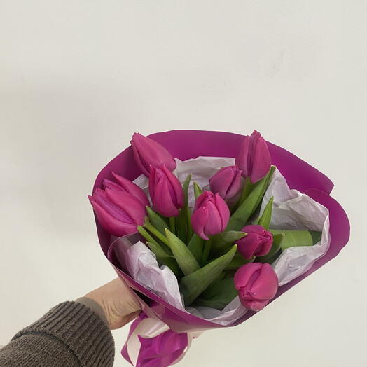 Букет из 9 малиновых тюльпанов