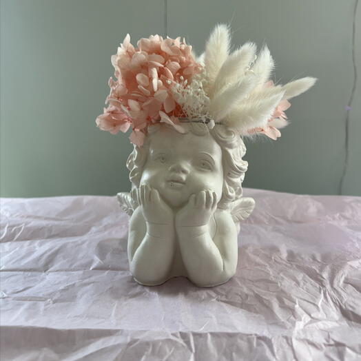 Кашпо Ангел с сухоцветами и гортензией