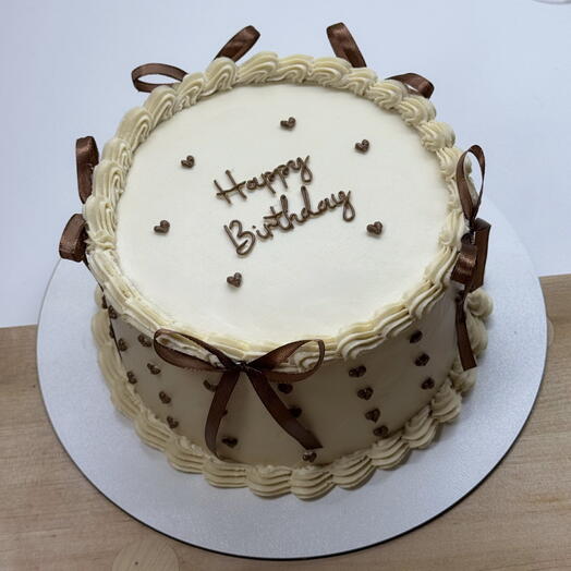 Торт на день рождения Happy Birthday в стиле ламбет с бантиками